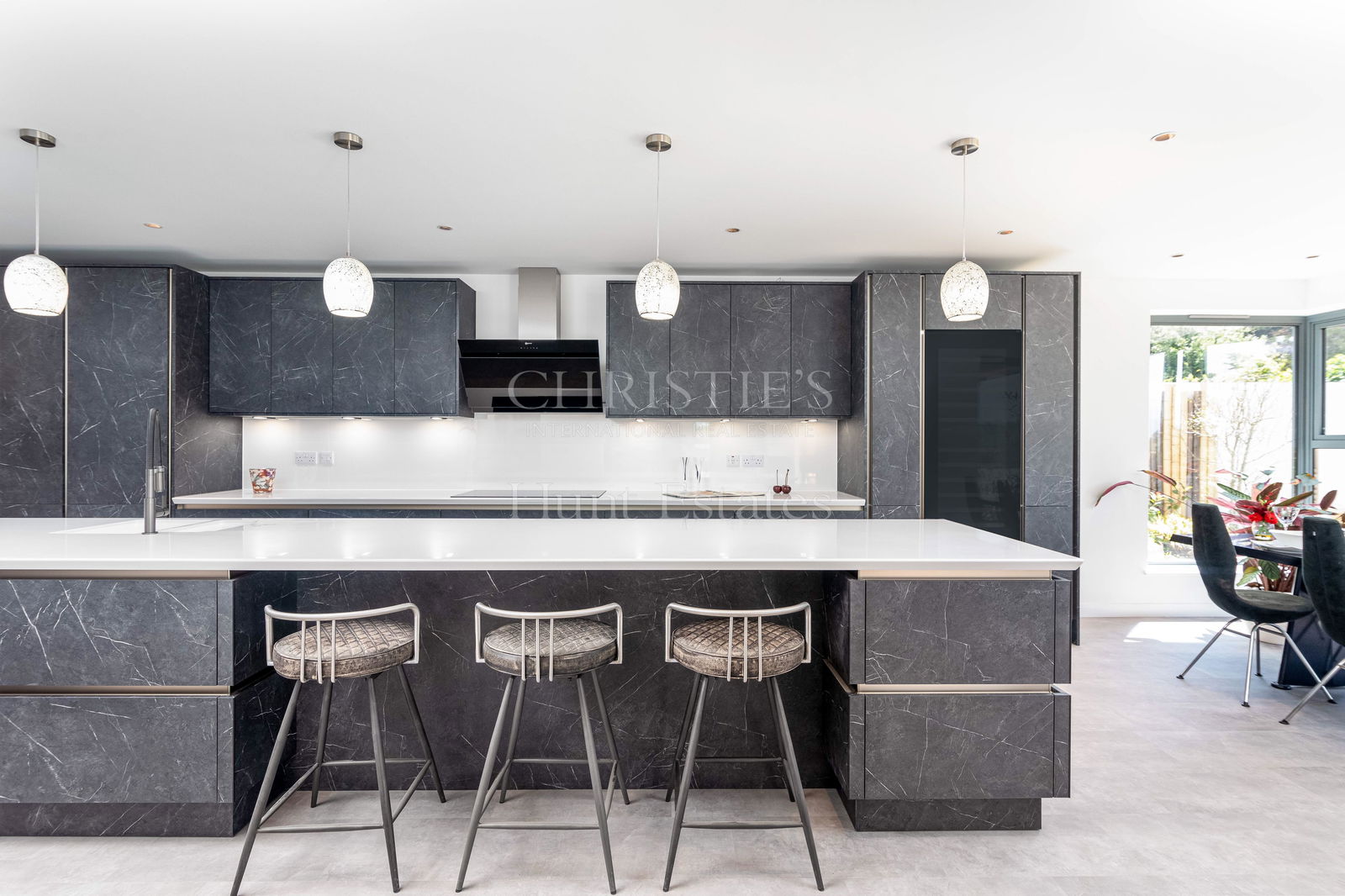 6 Bedroom Single Family Home/House's Image 7