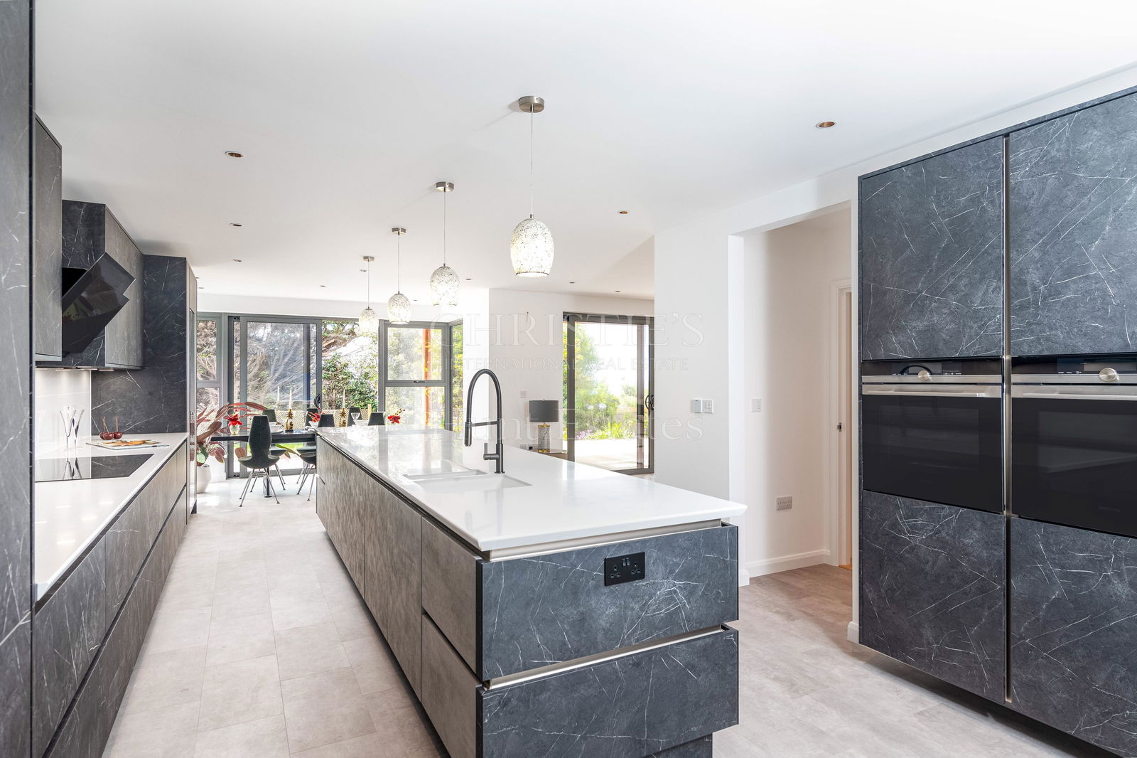 6 Bedroom Single Family Home/House's Image 5