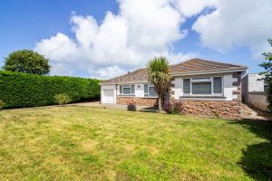 Detached Bungalow In Quiet Location With Field, Stable And Multipurpose Storage