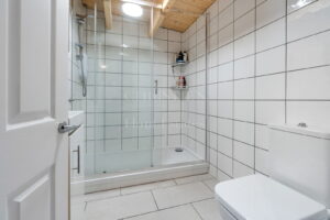 COUNTRY HOME WITH GATED ENTRANCE, GARDEN AND POOL