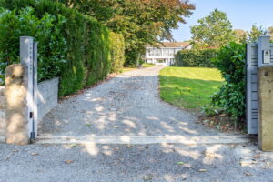 COUNTRY HOME WITH GATED ENTRANCE, GARDEN AND POOL