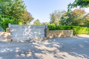 COUNTRY HOME WITH GATED ENTRANCE, GARDEN AND POOL