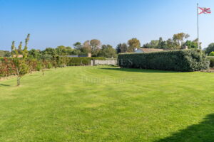 COUNTRY HOME WITH GATED ENTRANCE, GARDEN AND POOL