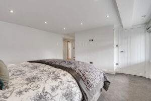 COUNTRY HOME WITH GATED ENTRANCE, GARDEN AND POOL