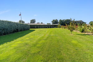 COUNTRY HOME WITH GATED ENTRANCE, GARDEN AND POOL