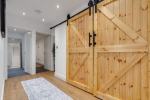 COUNTRY HOME WITH GATED ENTRANCE, GARDEN AND POOL