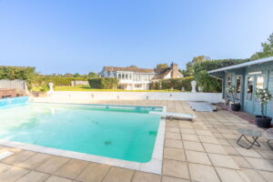 COUNTRY HOME WITH GATED ENTRANCE, GARDEN AND POOL
