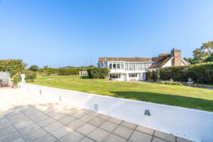 COUNTRY HOME WITH GATED ENTRANCE, GARDEN AND POOL