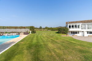 COUNTRY HOME WITH GATED ENTRANCE, GARDEN AND POOL