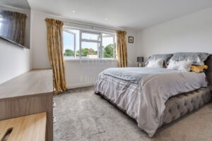 COUNTRY HOME WITH GATED ENTRANCE, GARDEN AND POOL