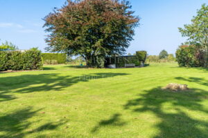 COUNTRY HOME WITH GATED ENTRANCE, GARDEN AND POOL