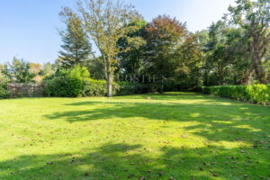 COUNTRY HOME WITH GATED ENTRANCE, GARDEN AND POOL