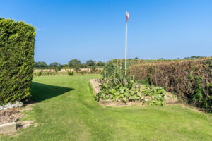 COUNTRY HOME WITH GATED ENTRANCE, GARDEN AND POOL