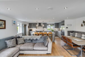 COUNTRY HOME WITH GATED ENTRANCE, GARDEN AND POOL