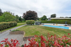 Country Home with Swimming Pool and Garden