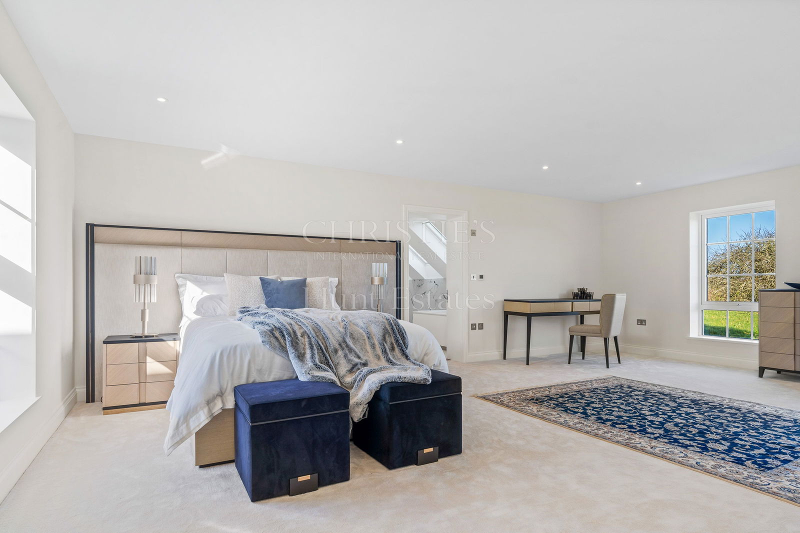 6 Bedroom Single Family Home/House's Image 12