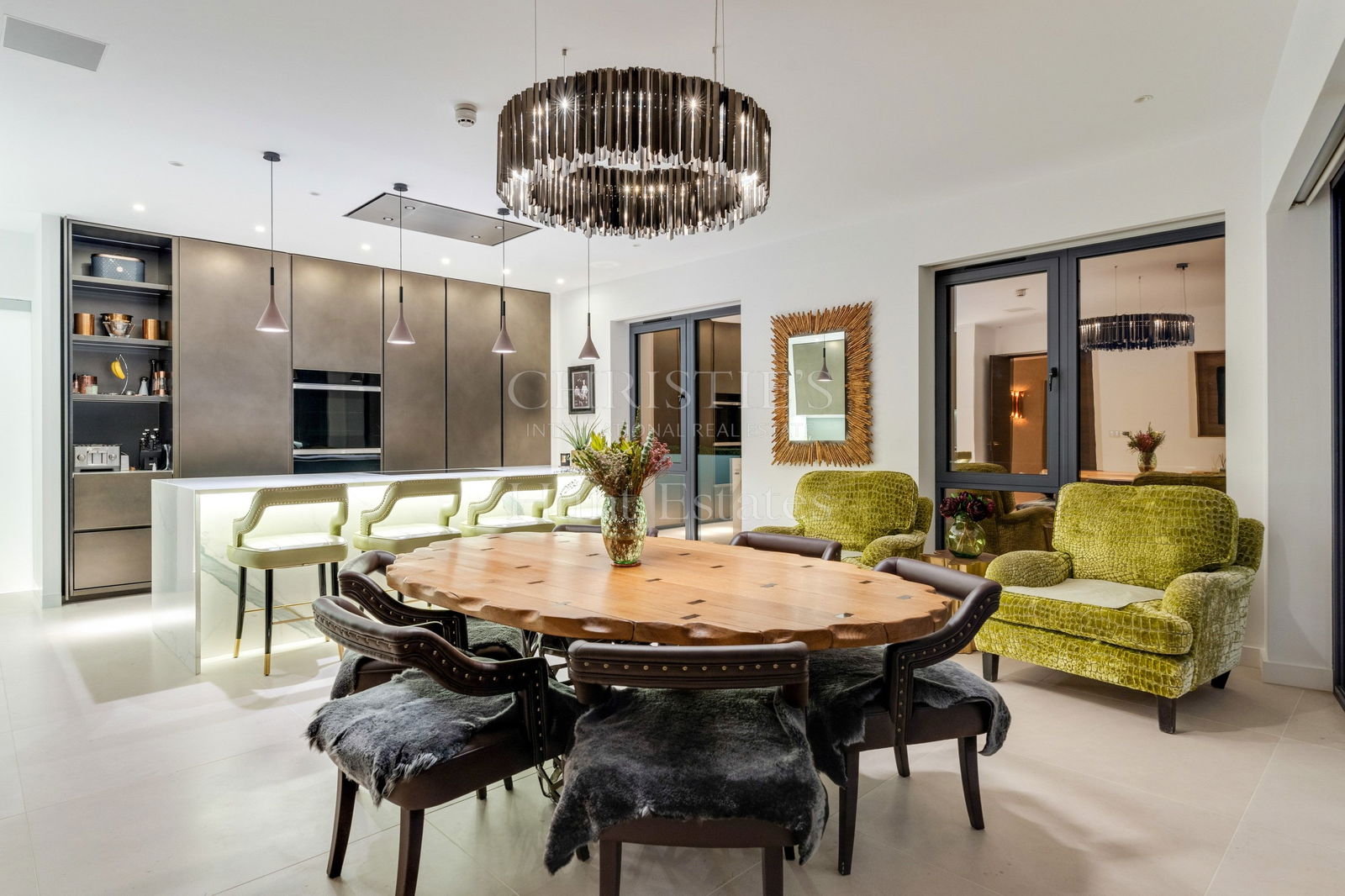 5 Bedroom Single Family Home/House's Image 4