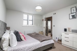 Stylish Modern Two Bedroom Apartment In Town
