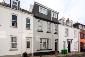 Stylish Ground-Floor Garden Apartment