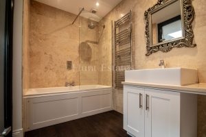 Stylish Ground-Floor Garden Apartment