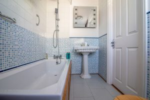 Delightful 2 Bedroom Cottage Near The Beach