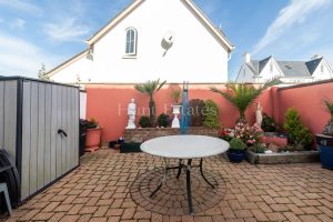 Delightful 2 Bedroom Cottage Near The Beach