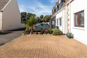 Delightful 2 Bedroom Cottage Near The Beach