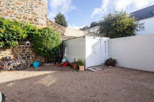 Six Bedroom Townhouse - Two Generation Or Home With Income