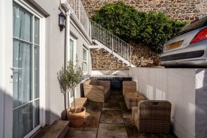 Six Bedroom Townhouse - Two Generation Or Home With Income