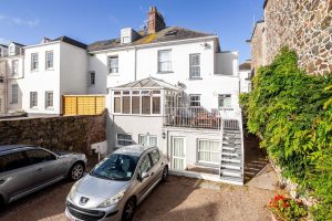 Six Bedroom Townhouse - Two Generation Or Home With Income