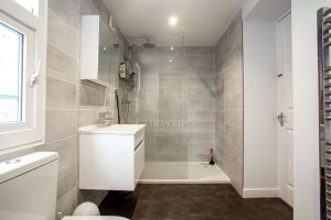 Six Bedroom Townhouse - Two Generation Or Home With Income