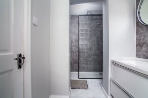 Six Bedroom Townhouse - Two Generation Or Home With Income