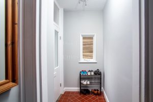 Six Bedroom Townhouse - Two Generation Or Home With Income