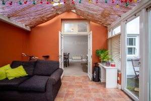 Six Bedroom Townhouse - Two Generation Or Home With Income