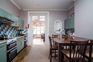 Six Bedroom Townhouse - Two Generation Or Home With Income