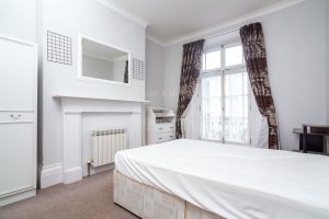 Six Bedroom Townhouse - Two Generation Or Home With Income