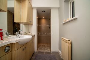 Six Bedroom Townhouse - Two Generation Or Home With Income