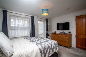 Six Bedroom Townhouse - Two Generation Or Home With Income