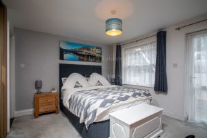 Six Bedroom Townhouse - Two Generation Or Home With Income