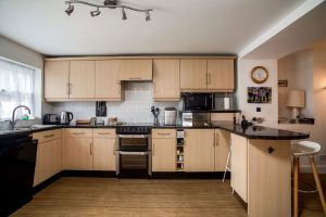 Six Bedroom Townhouse - Two Generation Or Home With Income