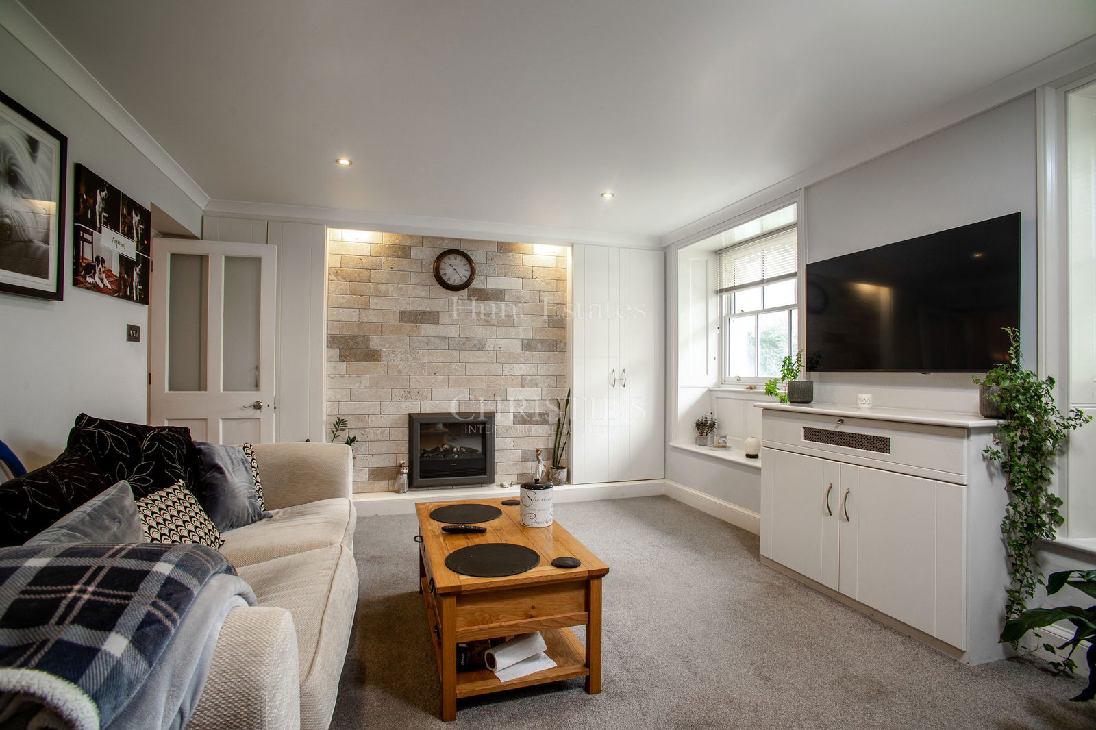 6 Bedroom Single Family Home/House's Image 8