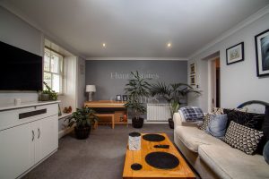 Six Bedroom Townhouse - Two Generation Or Home With Income