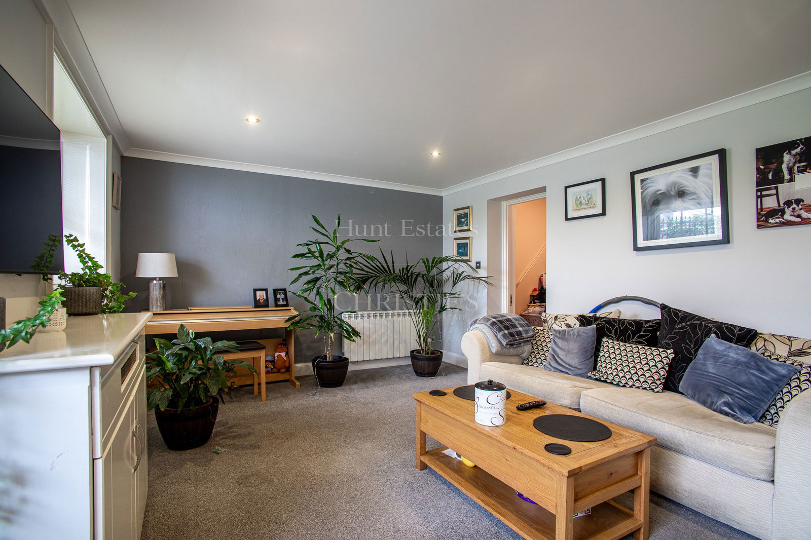 6 Bedroom Single Family Home/House's Image 7