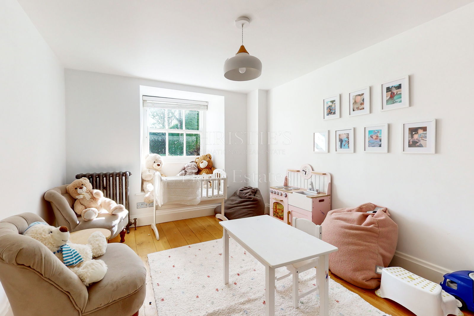 5 Bedroom Single Family Home/House's Image 15