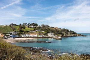 CONTEMPORARY BEACH HOUSE WITH STUNNING SEA VIEWS