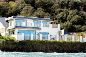 CONTEMPORARY BEACH HOUSE WITH STUNNING SEA VIEWS