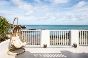 CONTEMPORARY BEACH HOUSE WITH STUNNING SEA VIEWS