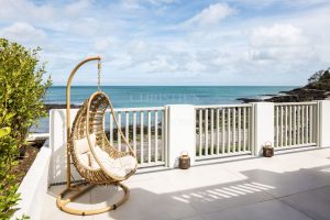 CONTEMPORARY BEACH HOUSE WITH STUNNING SEA VIEWS