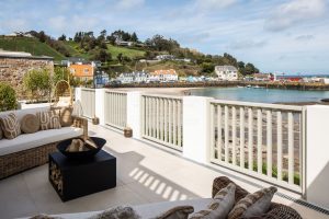CONTEMPORARY BEACH HOUSE WITH STUNNING SEA VIEWS