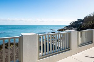 CONTEMPORARY BEACH HOUSE WITH STUNNING SEA VIEWS